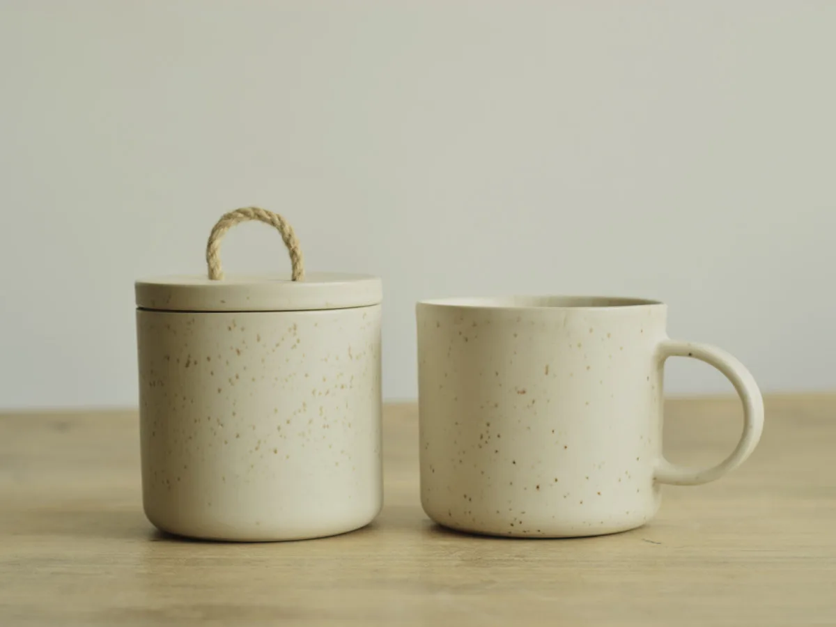 Kubek z uchem brązowy - obrazek 3