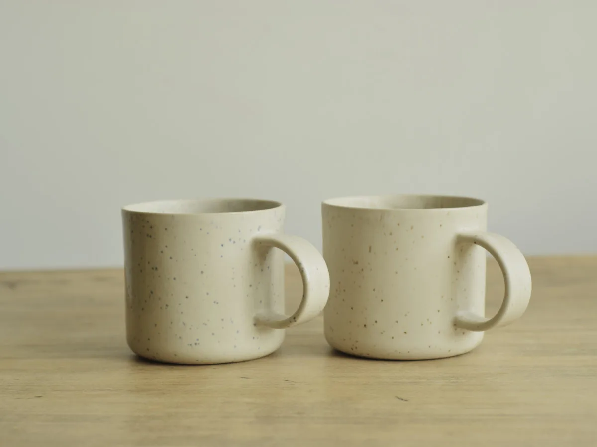 Kubek z uchem brązowy - obrazek 2